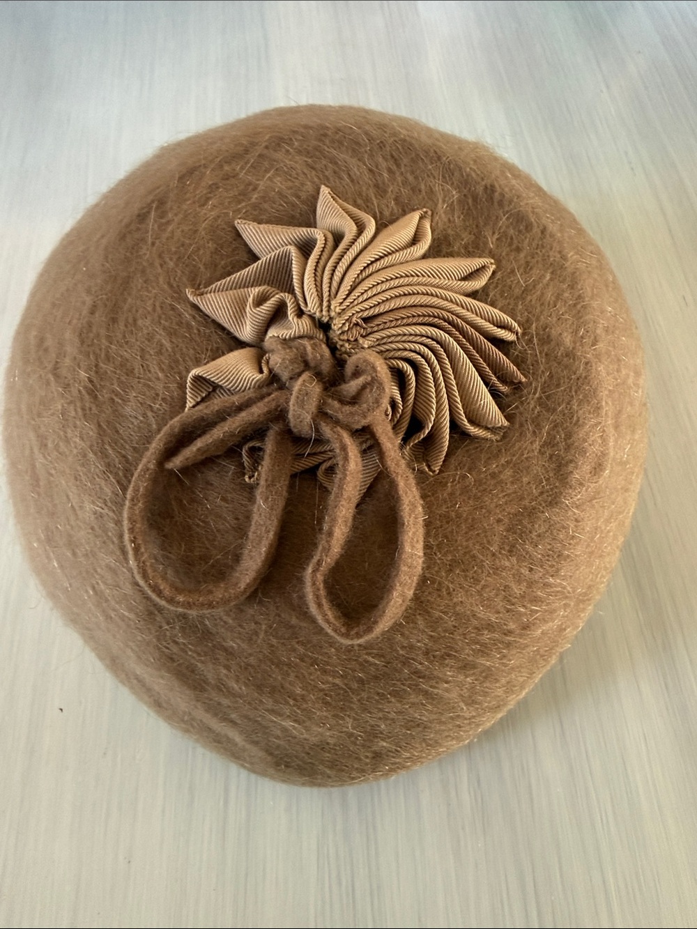 Vintage-Classic Brown Beret with Rosette Accent